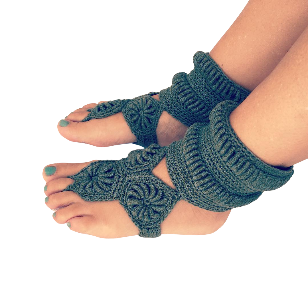 Crocheted Yoga Socks in bullion stitch⎜Raven's Crochet